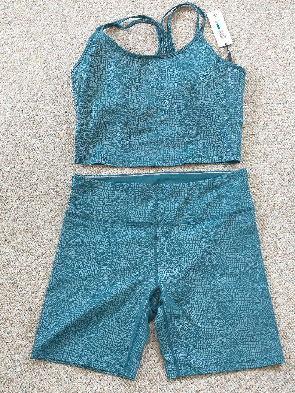 NWT Calvin Klein Performance Crop Top And Short Set Reptile Print XLarge